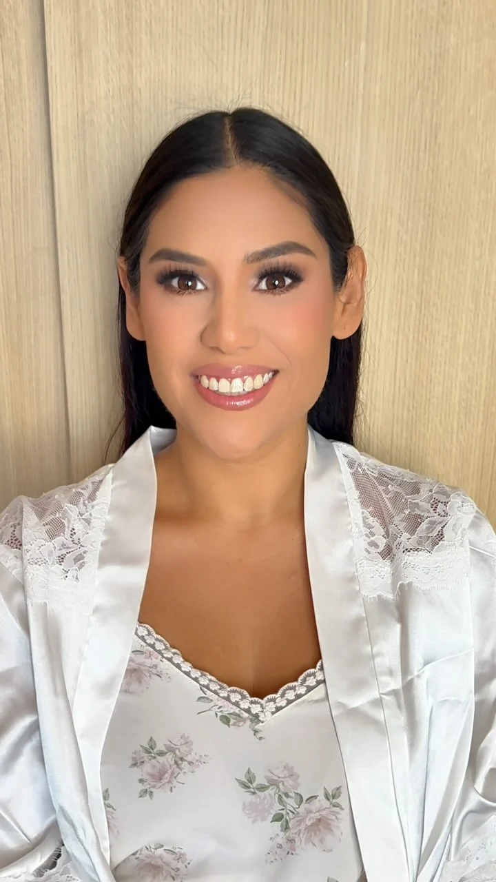 Novia con maquillaje de Mariana Gutiérrez durante su preparación
